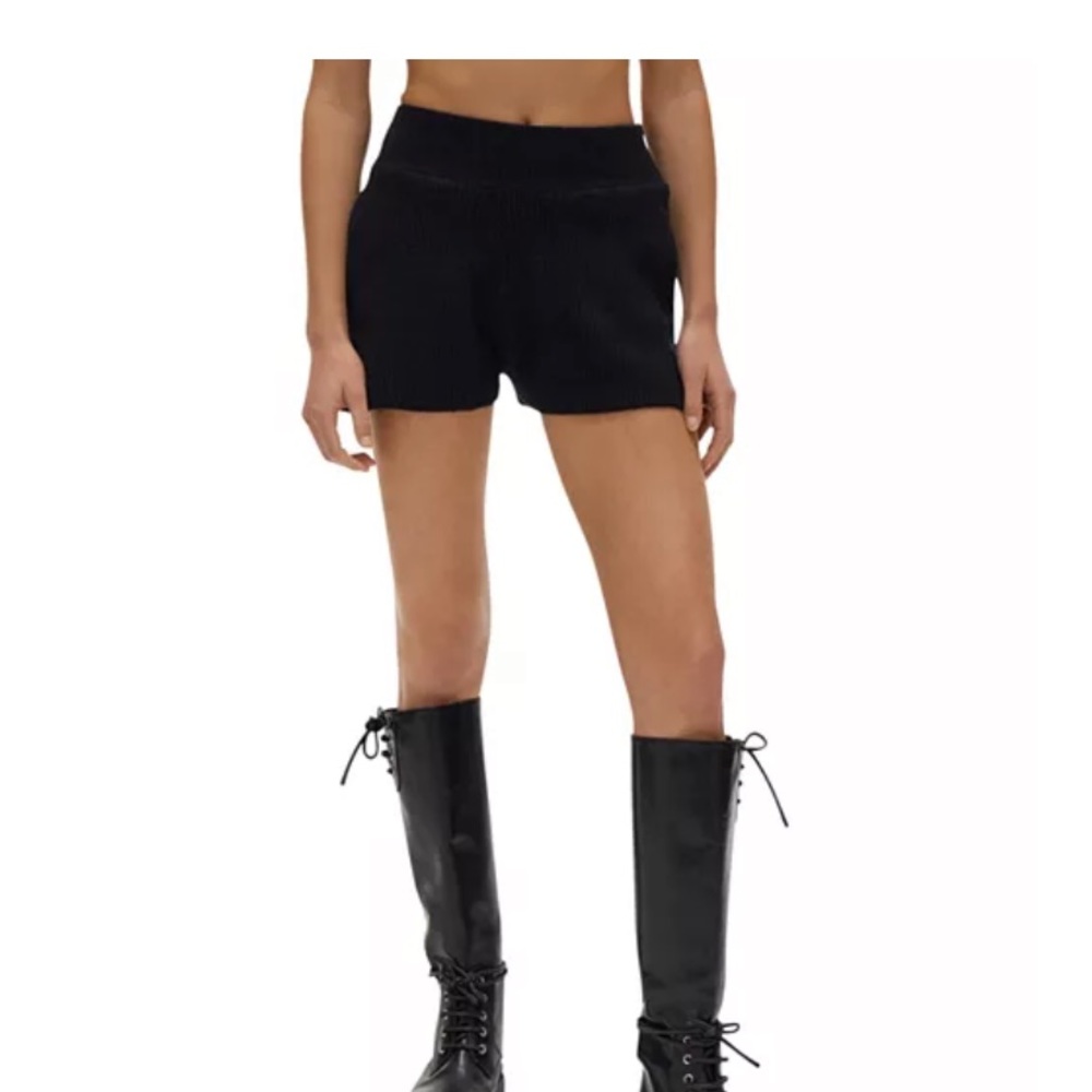 Helmut Lang gorgeous black shorts with pockets.